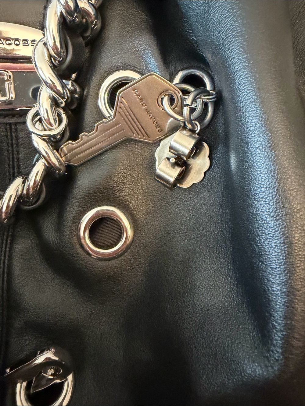 Marc Jacobs Grommet Charm Cristina Leather Tote Black - Picture 15 of 16